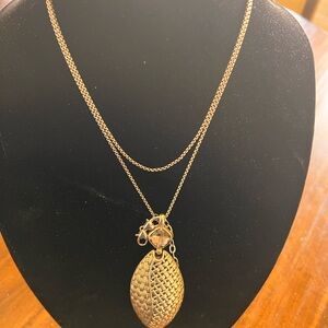 Elegant silver Pendant Necklace